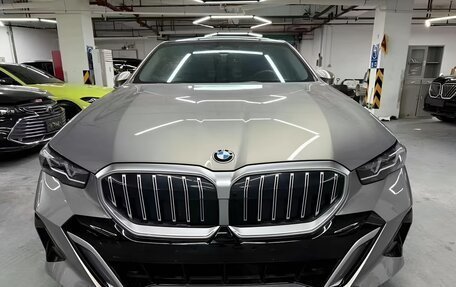 BMW 5 серия, 2024 год, 6 580 000 рублей, 2 фотография