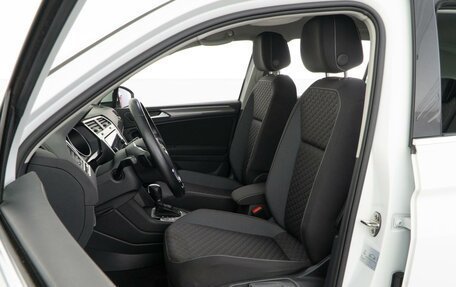 Volkswagen Tiguan II, 2018 год, 2 805 444 рублей, 10 фотография