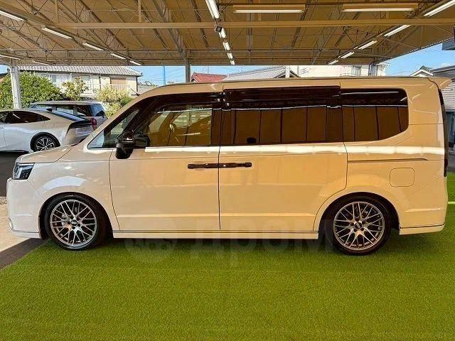 Honda Stepwgn V рестайлинг, 2022 год, 1 951 950 рублей, 2 фотография