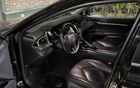 Toyota Camry, 2020 год, 1 890 000 рублей, 2 фотография