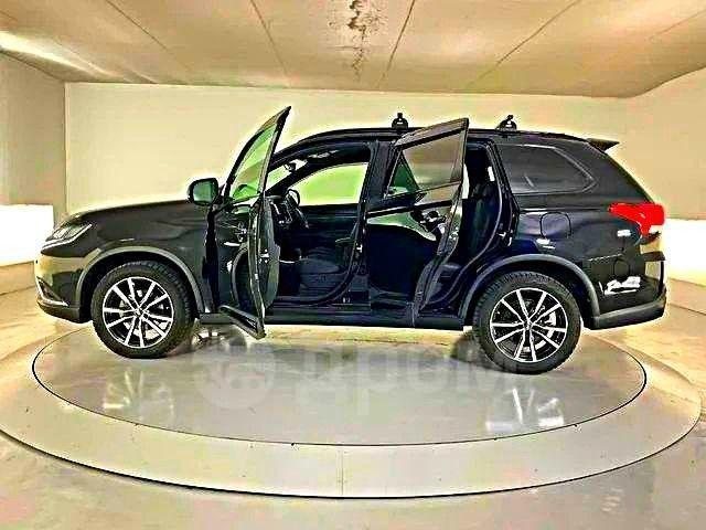 Mitsubishi Outlander III рестайлинг 3, 2022 год, 1 700 000 рублей, 2 фотография