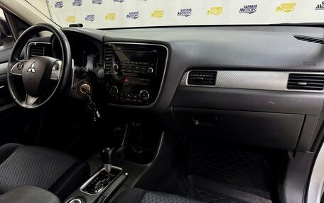 Mitsubishi Outlander III рестайлинг 3, 2013 год, 1 610 000 рублей, 10 фотография