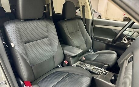 Mitsubishi Outlander III рестайлинг 3, 2013 год, 1 610 000 рублей, 9 фотография