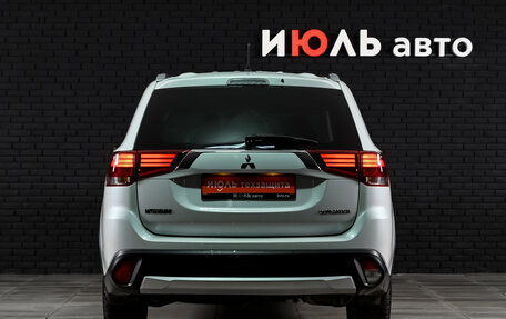 Mitsubishi Outlander III рестайлинг 3, 2016 год, 1 795 000 рублей, 5 фотография