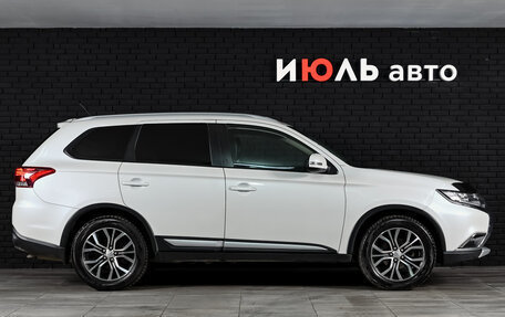 Mitsubishi Outlander III рестайлинг 3, 2016 год, 1 795 000 рублей, 8 фотография