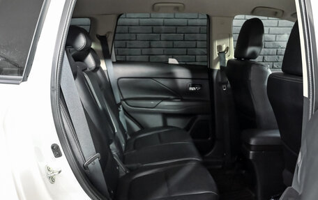 Mitsubishi Outlander III рестайлинг 3, 2016 год, 1 795 000 рублей, 17 фотография