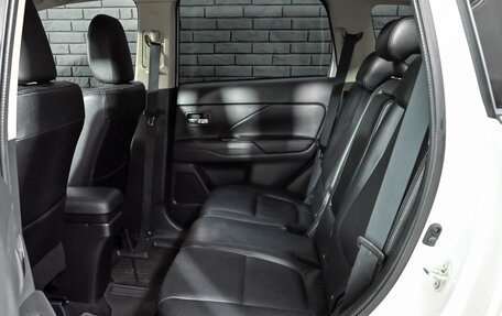 Mitsubishi Outlander III рестайлинг 3, 2016 год, 1 795 000 рублей, 18 фотография