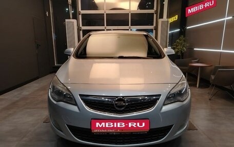 Opel Astra J, 2011 год, 729 000 рублей, 2 фотография