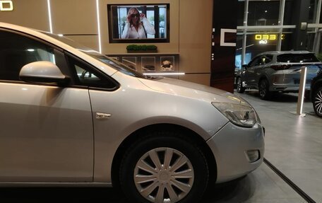 Opel Astra J, 2011 год, 729 000 рублей, 6 фотография