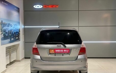 Honda Fit III, 2005 год, 450 000 рублей, 6 фотография