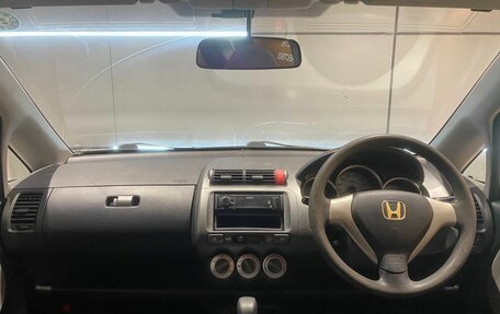 Honda Fit III, 2005 год, 450 000 рублей, 11 фотография