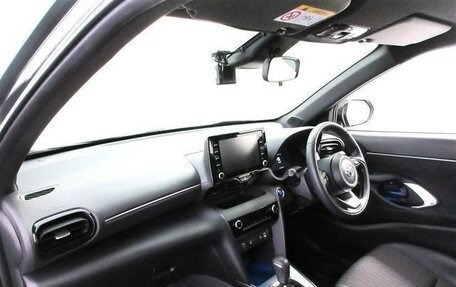 Toyota Yaris Cross, 2022 год, 1 541 000 рублей, 8 фотография