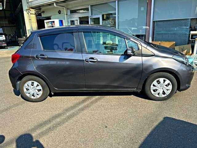 Toyota Vitz XP130 рестайлинг, 2019 год, 795 890 рублей, 11 фотография