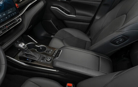 Toyota Highlander, 2025 год, 6 200 000 рублей, 21 фотография