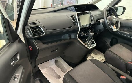 Nissan Serena IV, 2018 год, 1 989 900 рублей, 12 фотография