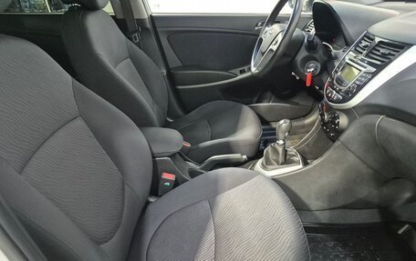 Hyundai Solaris II рестайлинг, 2013 год, 864 000 рублей, 13 фотография