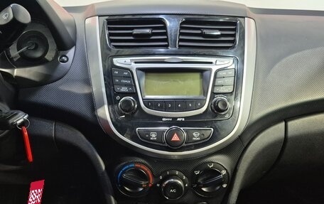 Hyundai Solaris II рестайлинг, 2013 год, 864 000 рублей, 17 фотография