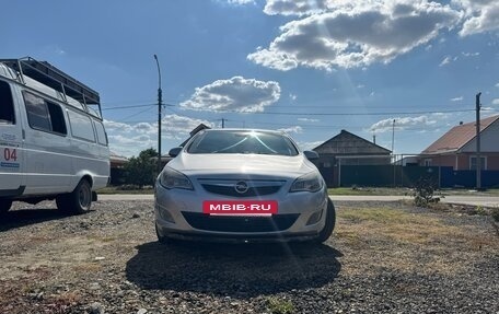 Opel Astra J, 2011 год, 700 000 рублей, 3 фотография