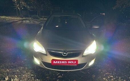 Opel Astra J, 2011 год, 700 000 рублей, 5 фотография