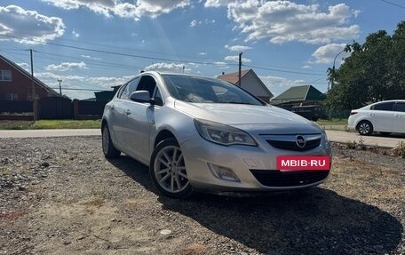 Opel Astra J, 2011 год, 700 000 рублей, 2 фотография