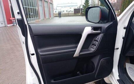 Toyota Land Cruiser Prado 150 рестайлинг 2, 2020 год, 6 200 000 рублей, 7 фотография