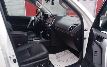 Toyota Land Cruiser Prado 150 рестайлинг 2, 2020 год, 6 200 000 рублей, 10 фотография