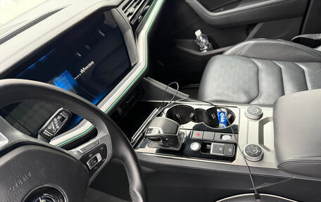 Volkswagen Touareg III, 2019 год, 6 350 000 рублей, 3 фотография