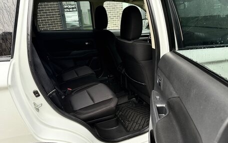 Mitsubishi Outlander III рестайлинг 3, 2021 год, 2 715 000 рублей, 15 фотография