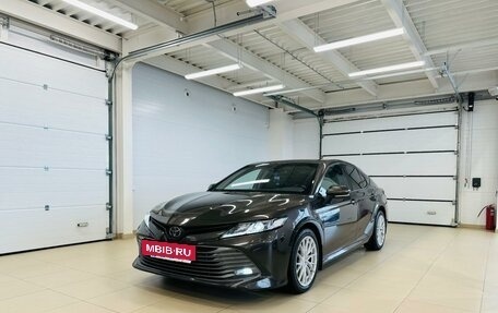 Toyota Camry, 2018 год, 2 899 900 рублей, 2 фотография