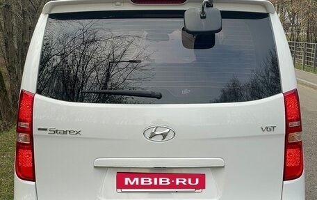 Hyundai Grand Starex Grand Starex I рестайлинг 2, 2018 год, 2 890 000 рублей, 4 фотография