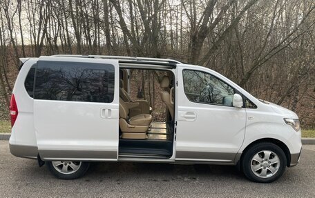 Hyundai Grand Starex Grand Starex I рестайлинг 2, 2018 год, 2 890 000 рублей, 8 фотография