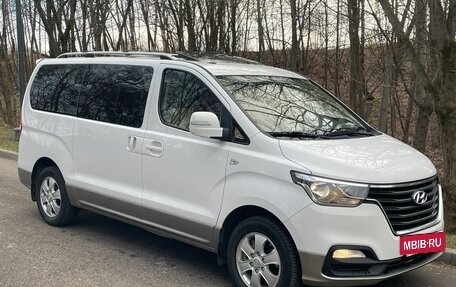 Hyundai Grand Starex Grand Starex I рестайлинг 2, 2018 год, 2 890 000 рублей, 12 фотография