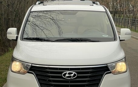 Hyundai Grand Starex Grand Starex I рестайлинг 2, 2018 год, 2 890 000 рублей, 7 фотография