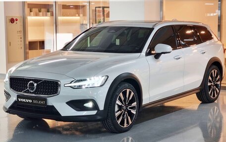 Volvo V60 Cross Country II, 2025 год, 6 422 008 рублей, 1 фотография