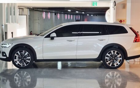 Volvo V60 Cross Country II, 2025 год, 6 422 008 рублей, 4 фотография