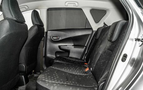 Toyota Ractis II, 2011 год, 900 000 рублей, 7 фотография