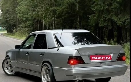 Mercedes-Benz E-Класс, 1995 год, 590 000 рублей, 1 фотография