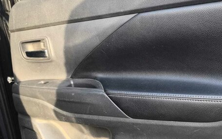 Mitsubishi Outlander III рестайлинг 3, 2013 год, 1 300 000 рублей, 9 фотография