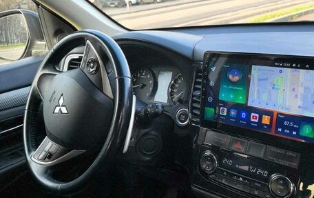 Mitsubishi Outlander III рестайлинг 3, 2013 год, 1 300 000 рублей, 8 фотография