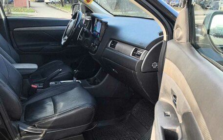 Mitsubishi Outlander III рестайлинг 3, 2013 год, 1 300 000 рублей, 6 фотография