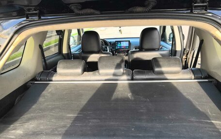 Mitsubishi Outlander III рестайлинг 3, 2013 год, 1 300 000 рублей, 11 фотография