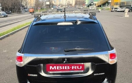 Mitsubishi Outlander III рестайлинг 3, 2013 год, 1 300 000 рублей, 13 фотография