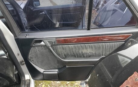 Mercedes-Benz E-Класс, 1995 год, 590 000 рублей, 14 фотография