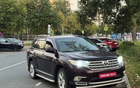 Toyota Highlander III, 2012 год, 2 340 000 рублей, 1 фотография