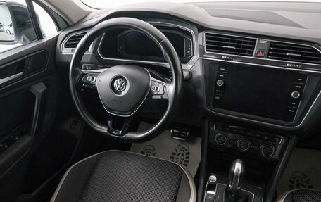 Volkswagen Tiguan II, 2019 год, 2 549 000 рублей, 10 фотография