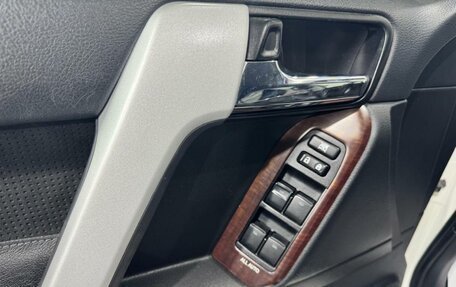 Toyota Land Cruiser Prado 150 рестайлинг 2, 2016 год, 4 230 000 рублей, 5 фотография