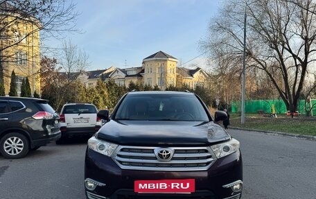 Toyota Highlander III, 2012 год, 2 340 000 рублей, 2 фотография