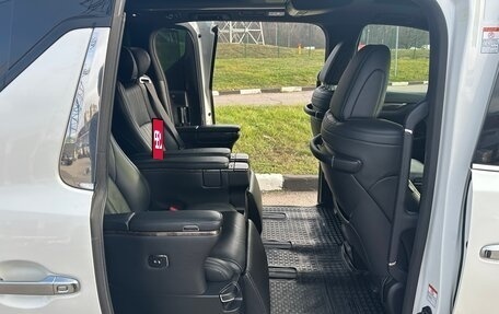 Toyota Alphard III, 2019 год, 4 000 000 рублей, 13 фотография