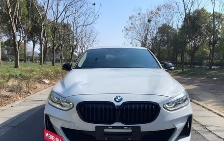 BMW 1 серия, 2022 год, 1 800 000 рублей, 2 фотография