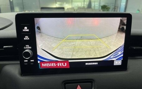 Honda Vezel, 2024 год, 2 060 000 рублей, 13 фотография